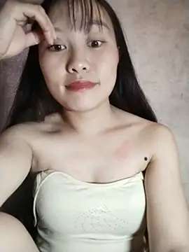 Cherry-squirtt live cam on StripChat