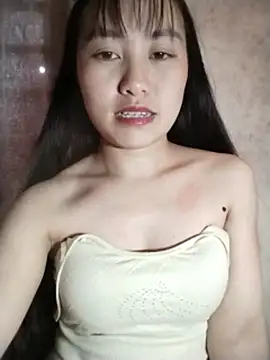 Cherry-squirtt live cam on StripChat
