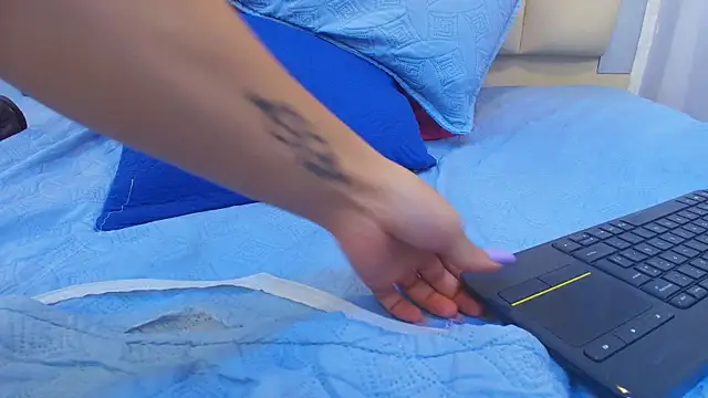melany_roberts_ webcam