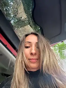 Wonder_Kari webcam