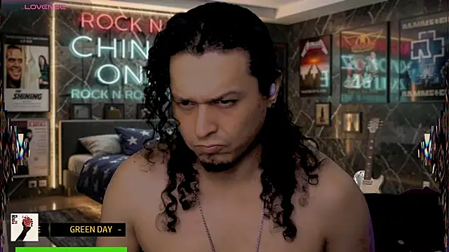 chino_roz live cam on StripChat