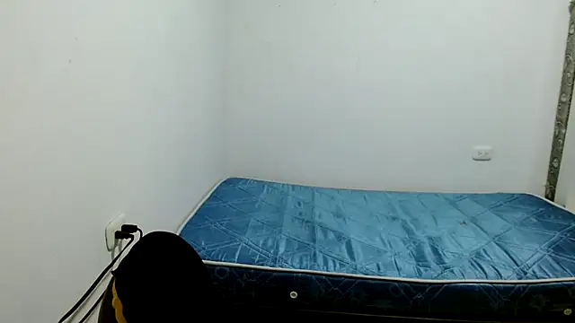 estefania224 live cam on StripChat