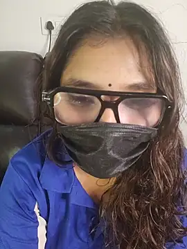 callmeshreya Live Webcam on Stripchat