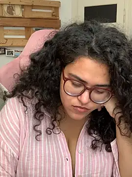 Curvydesifromgermany webcam
