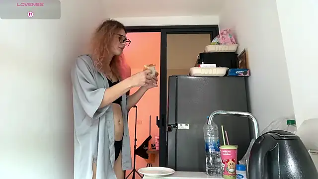 AlicePinkhead webcam