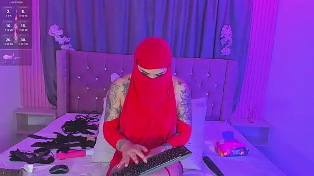 nayla-mouna (F young) - fingery in pussy