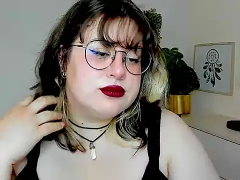 OpheliaLush webcam