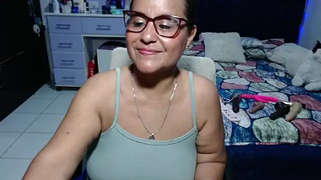 pervert_mommy_ live cam on StripChat