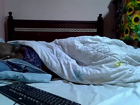 PetitePeachy webcam