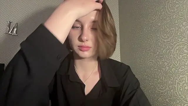 LovieClausing webcam