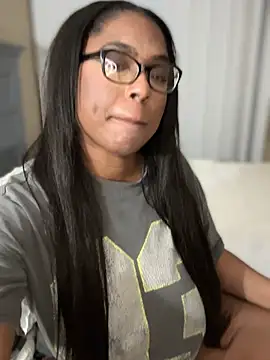 CandyLuxxxx webcam