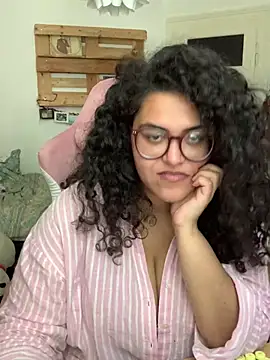 Curvydesifromgermany webcam