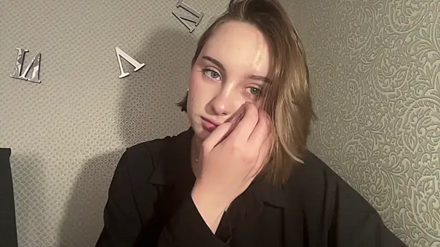 LovieClausing webcam