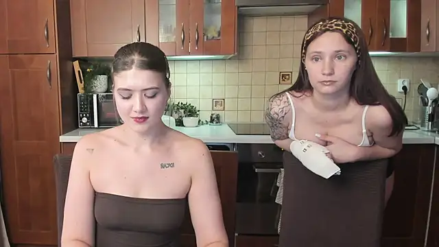 HotCaramellsTV webcam