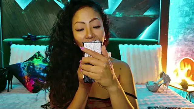 ElyaQuinn live cam on StripChat