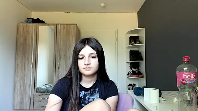 SpanishRooter live cam on StripChat
