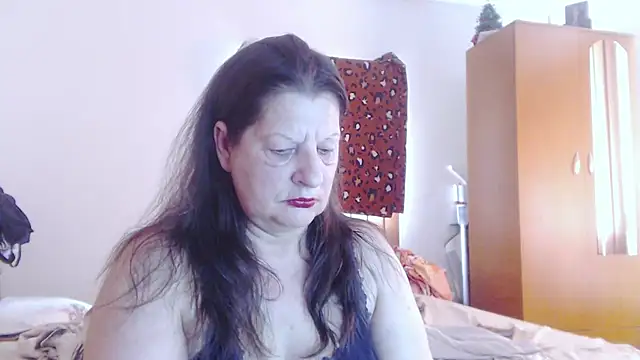 ExtasyMature live cam on StripChat