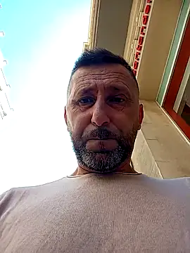 BZH45 Live Webcam on Stripchat