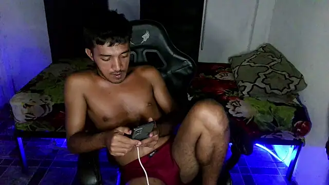 Spicy_RowyCam live cam on StripChat