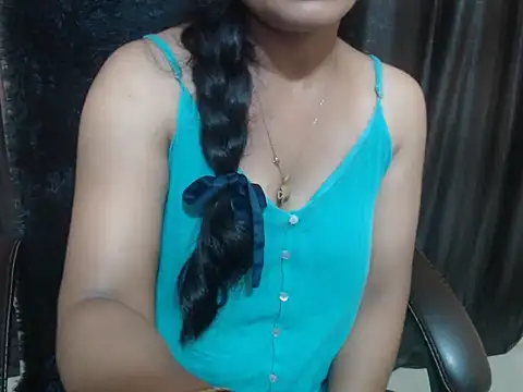Kudi_Kiyara live cam on StripChat