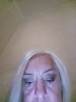 Julia20X live cam on StripChat