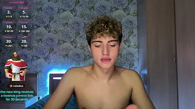 AlfredSweet live cam on StripChat