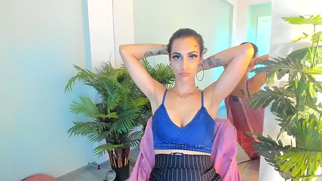 SierraFaye live cam on StripChat