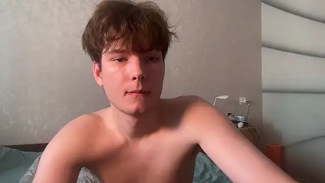 tomasdickpick (M twink) - take off a T-shirt