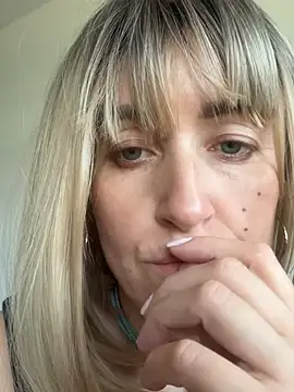 mystical_Elenn webcam