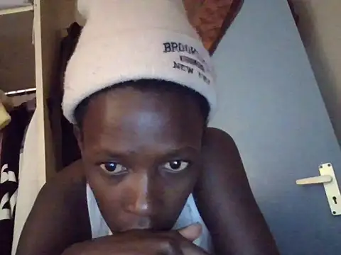 prettychocolatepetite webcam