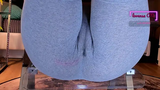 Cameltoe_squirt_inPants live cam on StripChat