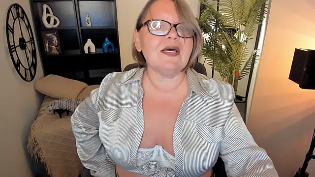 Shannonshine live cam on StripChat
