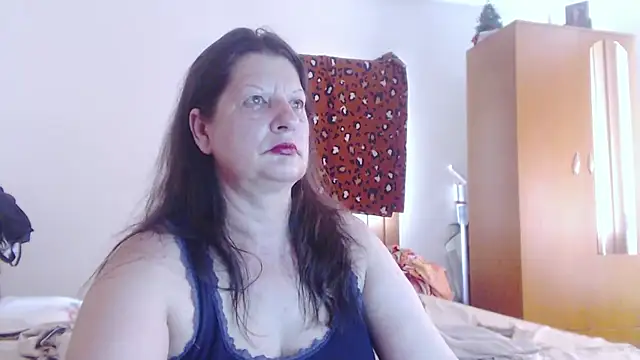 ExtasyMature live cam on StripChat
