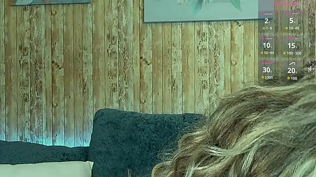 Sierra_Quinn live cam on StripChat