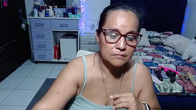 pervert_mommy_ live cam on StripChat