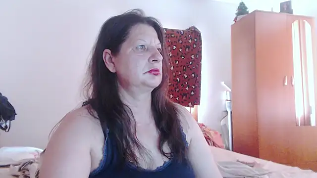 ExtasyMature live cam on StripChat