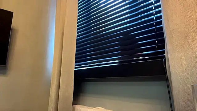 neonami webcam