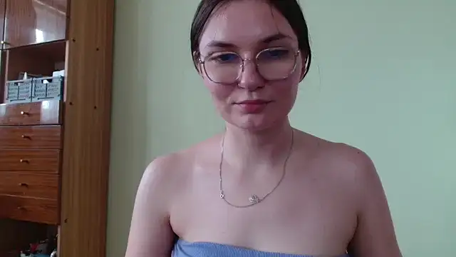 LooveELLYx live cam on StripChat