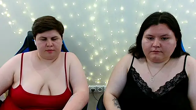 BeckyAndHellen webcam