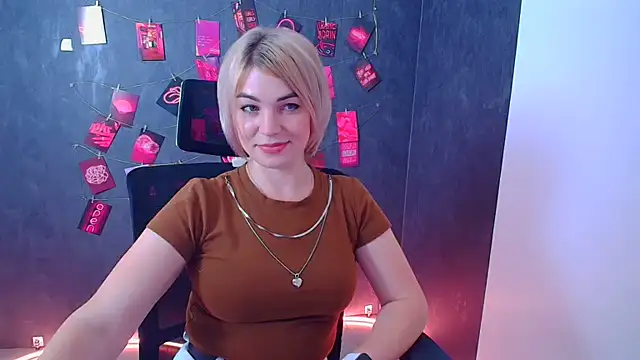 CuttieEmma webcam