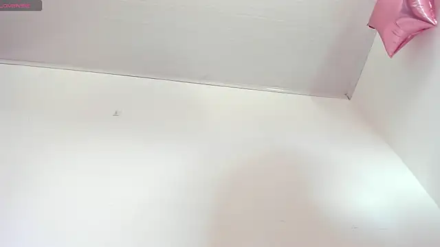 nahomyrusell1_ webcam