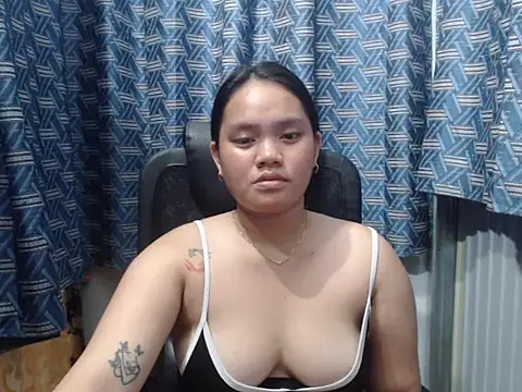 prettykrysgirl live cam on StripChat