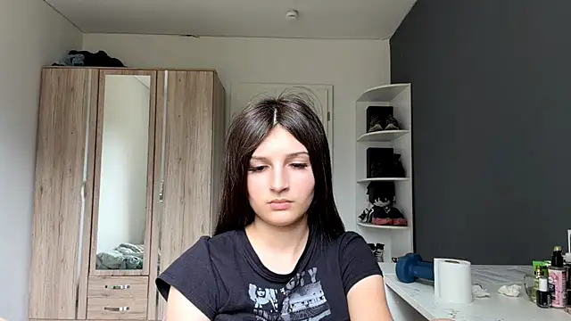SpanishRooter live cam on StripChat