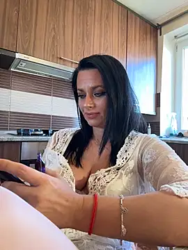 Hotmomcheckk_