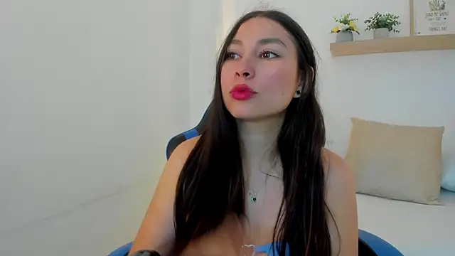 bella_99_ live cam on StripChat