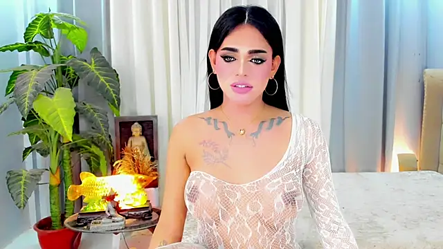 MochaliciousTransOnTop webcam