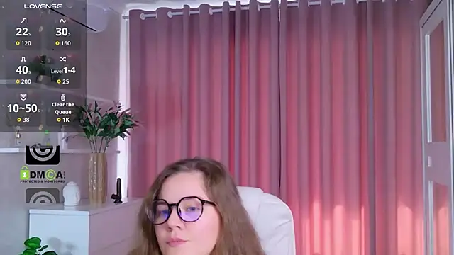 KellyKleine live cam on StripChat