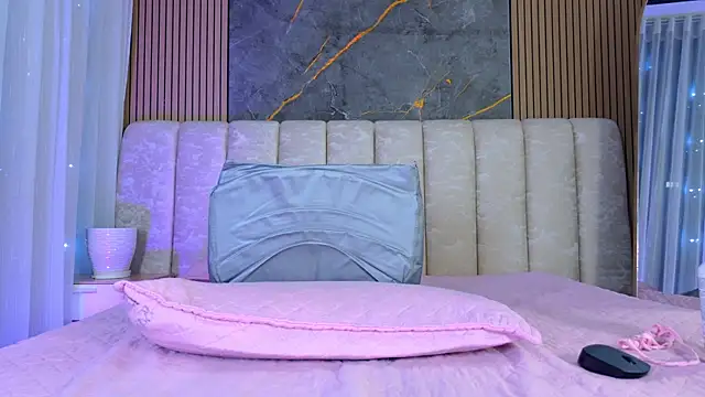 mia_scot webcam