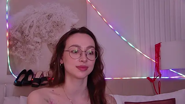 emily_simon - Emily_Simon's free webcam - UK Sex Cams