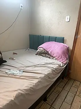 Morenaviip live cam on StripChat